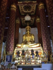 The largest golden Buddha at this temple (filled with gold Buddhas)